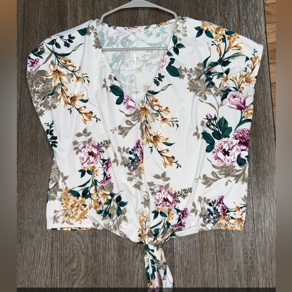 Size Large floral tie top. Beautiful colors & EUC